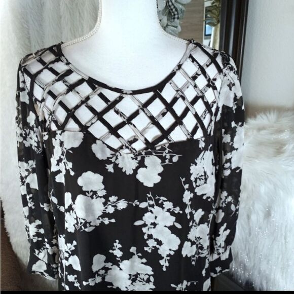 BLACK & GRAY FLORAL DRESS SZ. M EUC - Picture 3 of 8